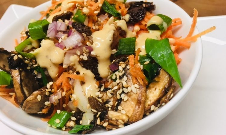 Karotten Salat mit marinierten Champignons und Sweet Miso Dressing