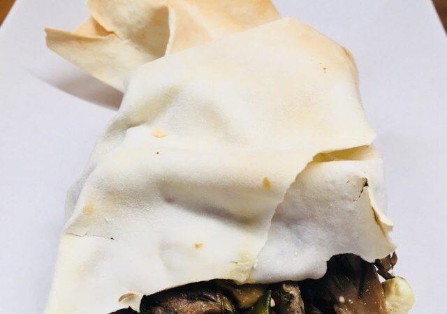 Blätterteig Taschen mit Pilzen, Spinat und Ziegenkäse