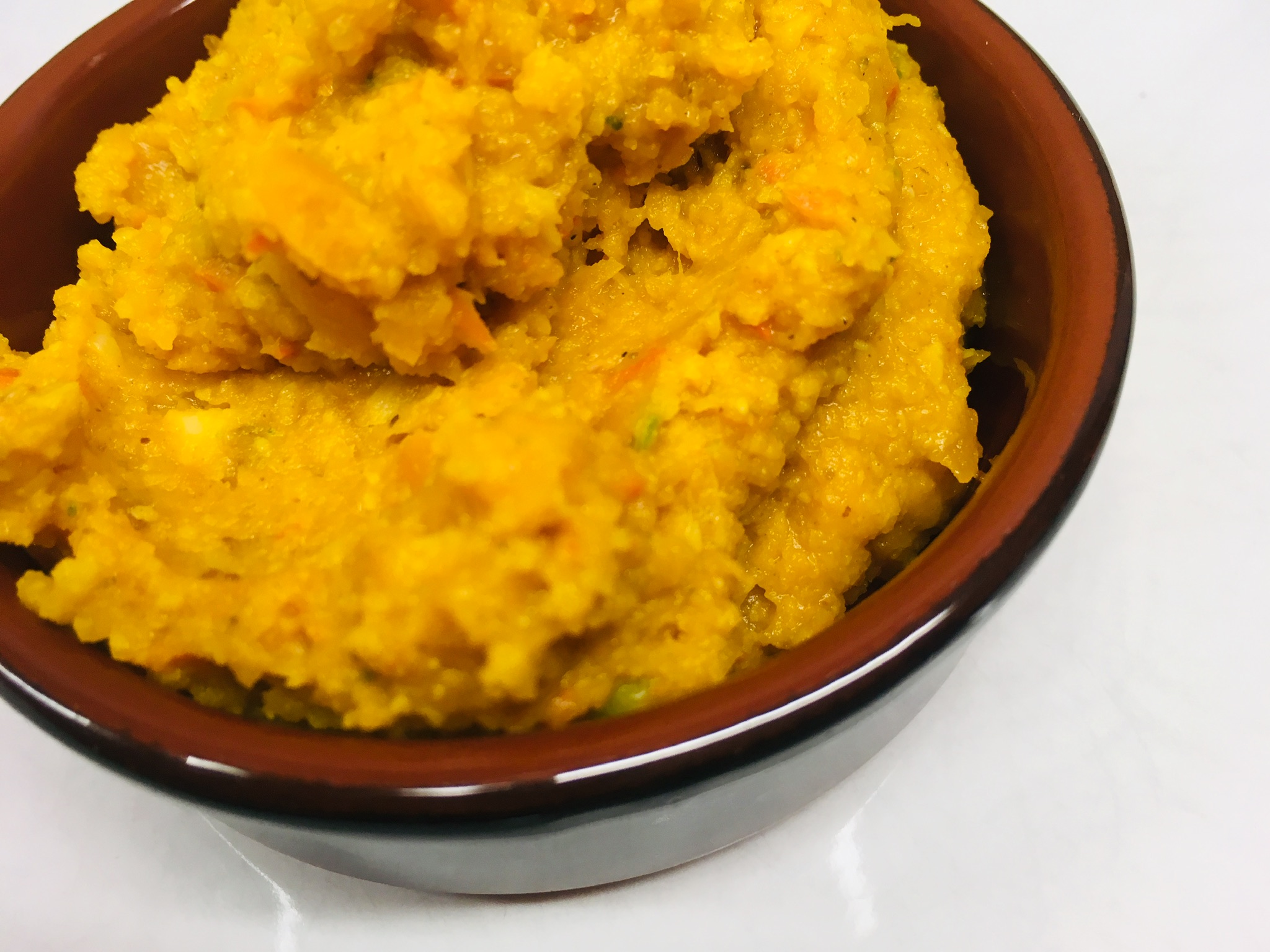 Kürbis Pesto mit Datteln, Haselnüssen und Orangen