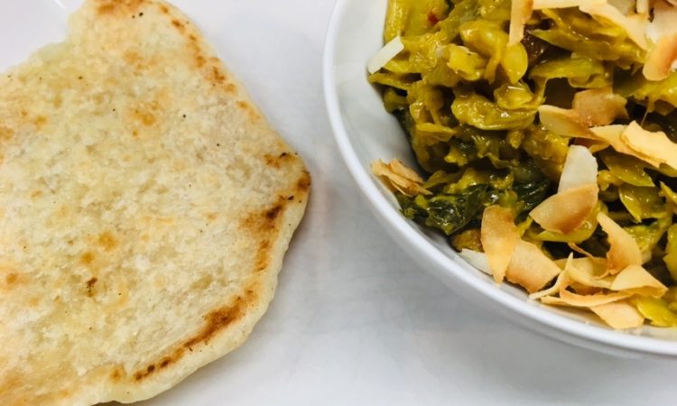 Wirsing Curry mit Rosinen, Nüssen und Kokosroti