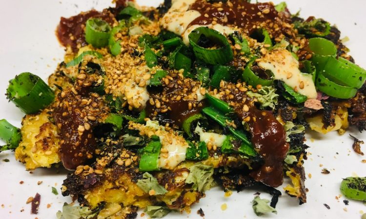 Okonomiyaki Japanische Pizza mit Wirsing und Algen