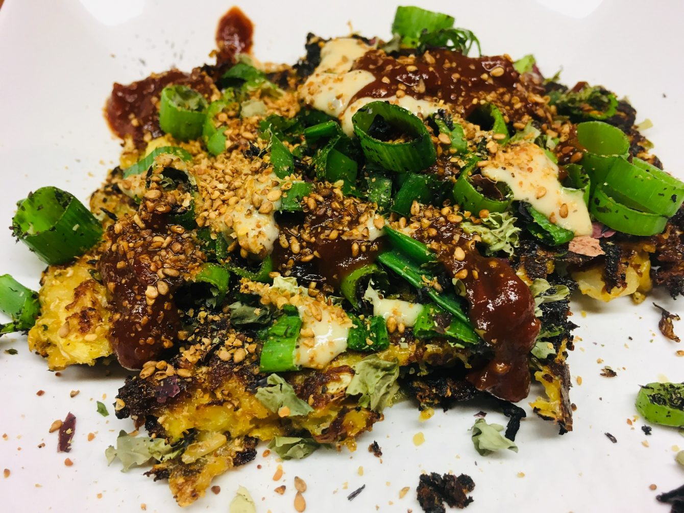 Okonomiyaki Japanische Pizza mit Wirsing und Algen