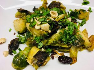 Rosenkohl mit Pilzen, Haselnüssen und Cranberries