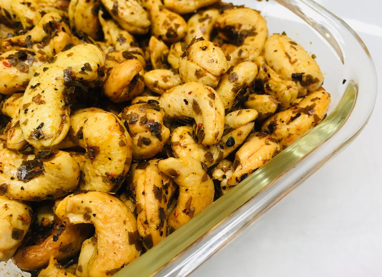 Devilled Cashews: Cashewkerne mit Chili und Curryblätter