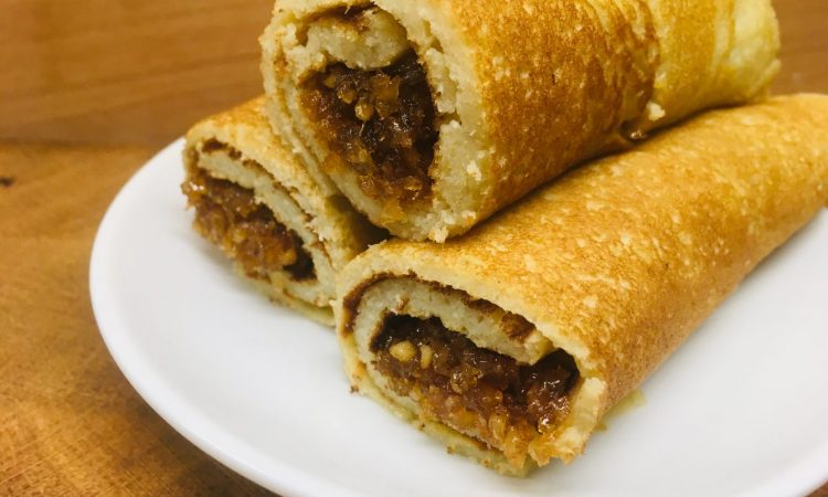 Pani Pol: Gefüllte Pfannekuchen mit Kokosflocken und Palmsirup