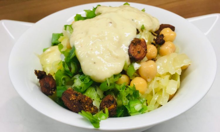 Krautsalat mit Kichererbsen und Mandel Miso Dressing