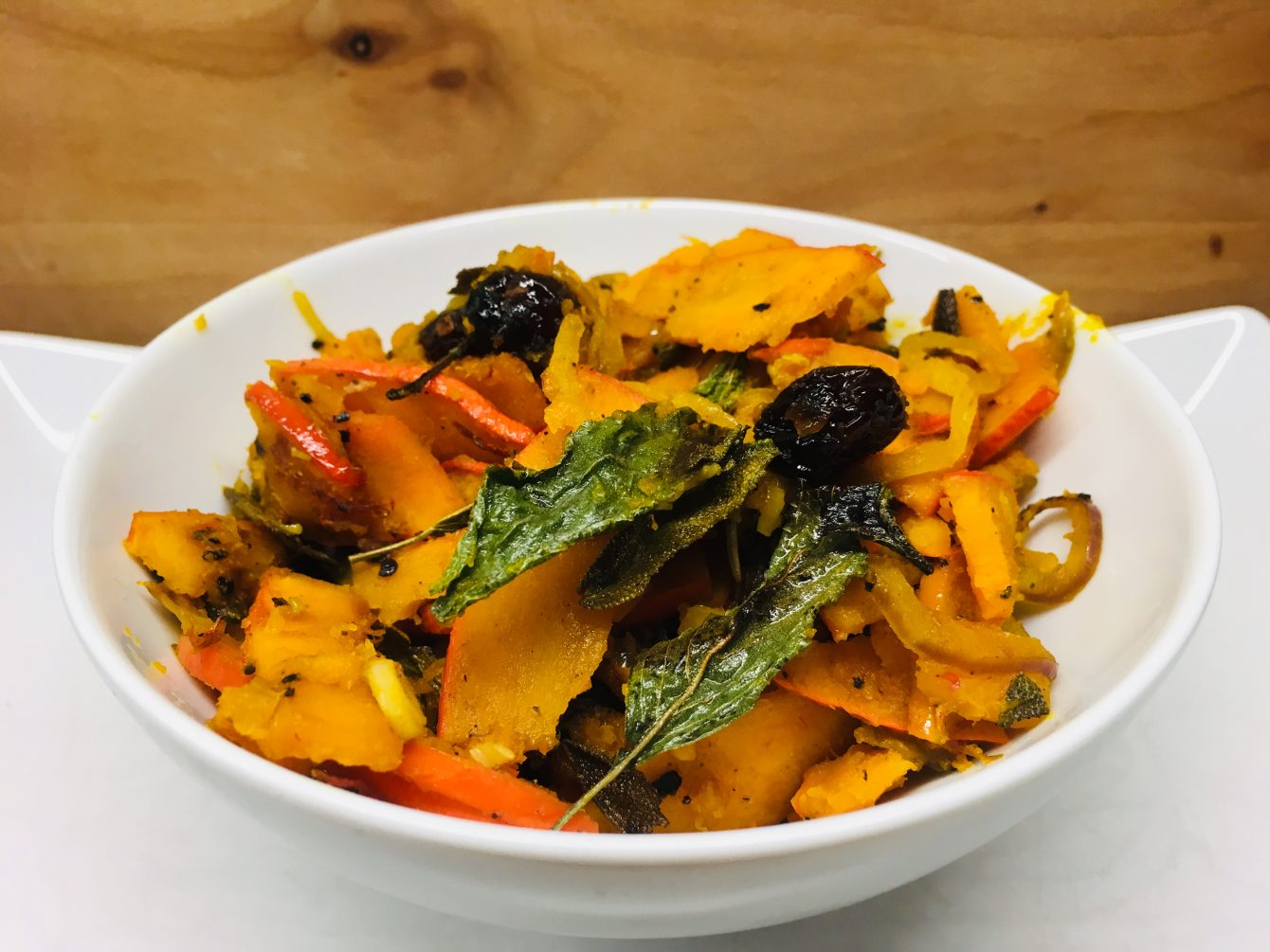 Gebackener Kürbis mit knusprigem Salbei