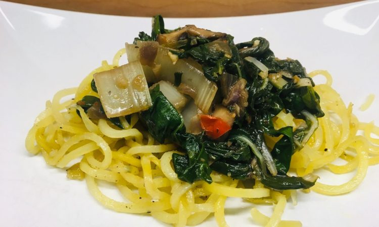Kartoffel Spaghetti mit Pilzen und Mangold
