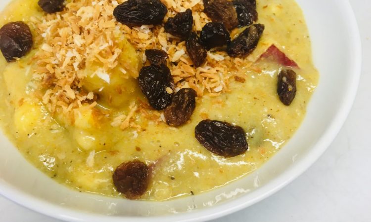 Ayurvedisches Porridge mit Äpfeln, Kokos und Kurkuma