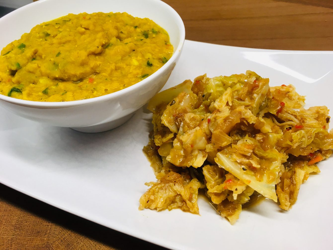 Wirsing mit Mango Chutney und Linsen Dal
