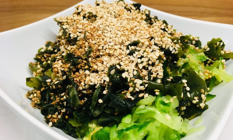 Gurken Wakame Salat mit Gomasio