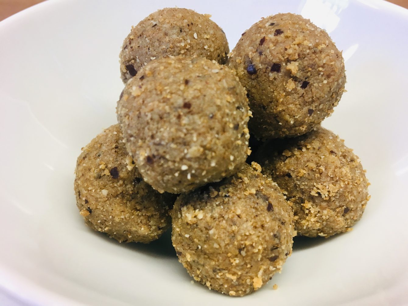 Dattel Mohn Energiebällchen