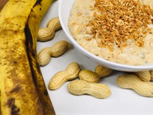 Kokos Bananen Erdnuss Porridge
