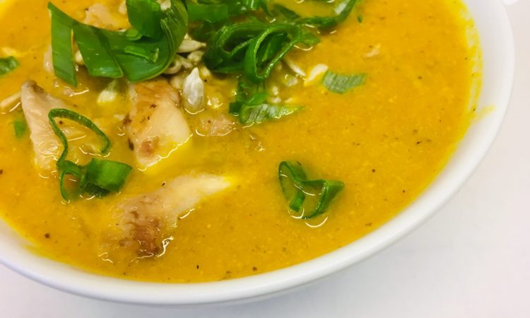 Kokos Karotten Suppe mit Austernpilzen und Frühlingszwiebeln