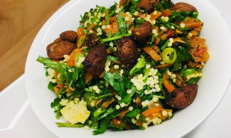 Karotten Hirse Salat mit Rosinen und Mandeln