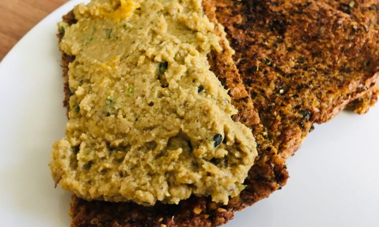 Rohkost Brot mit Nori Algen, Miso und Sellerie