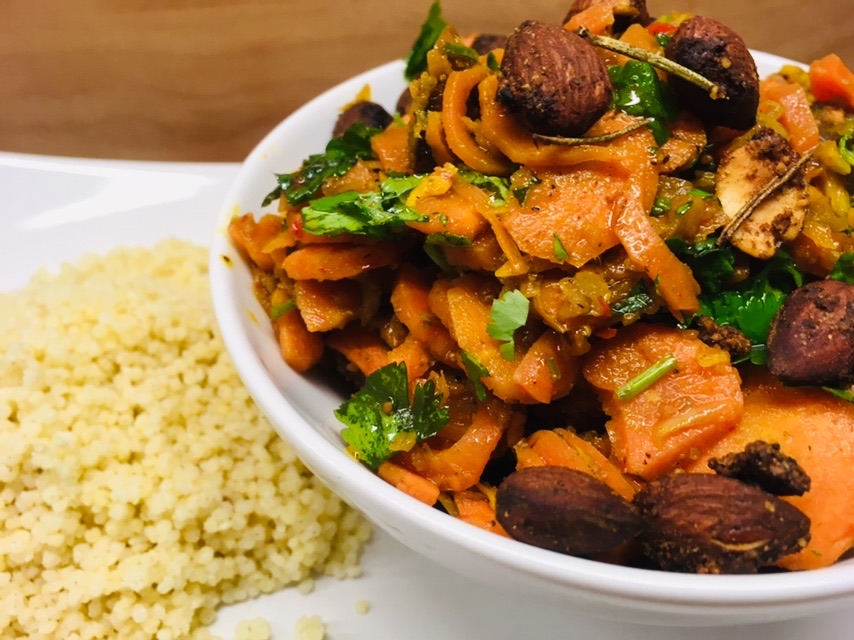 Karotten mit Feigen, Mandeln und Gewürz-Hirse