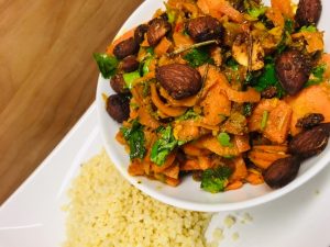 Karotten mit Feigen, Mandeln und Gewürz-Hirse