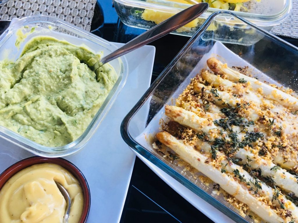 Gratinierter Spargel mit Trüffel Aioli Und Bärlauch Hummus 