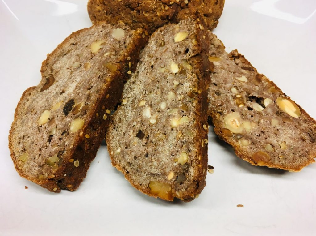 Buchweizen Brot mit Nüssen