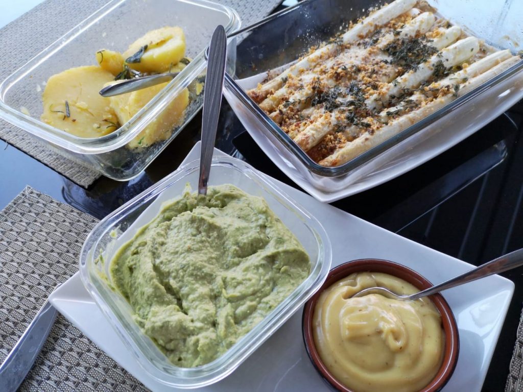 Gratinierter Spargel mit Trüffel Aioli Und Bärlauch Hummus