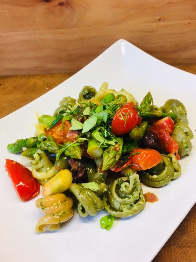 Pasta mit Pesto und Spargel