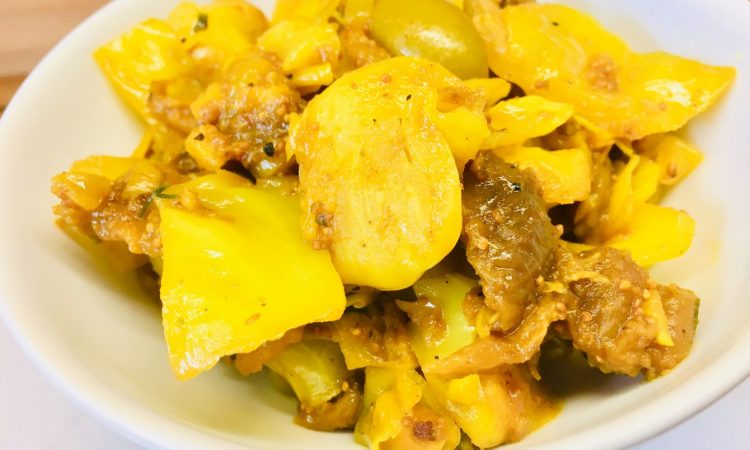 Spitzkohl mit Feigen, Oliven und Chili