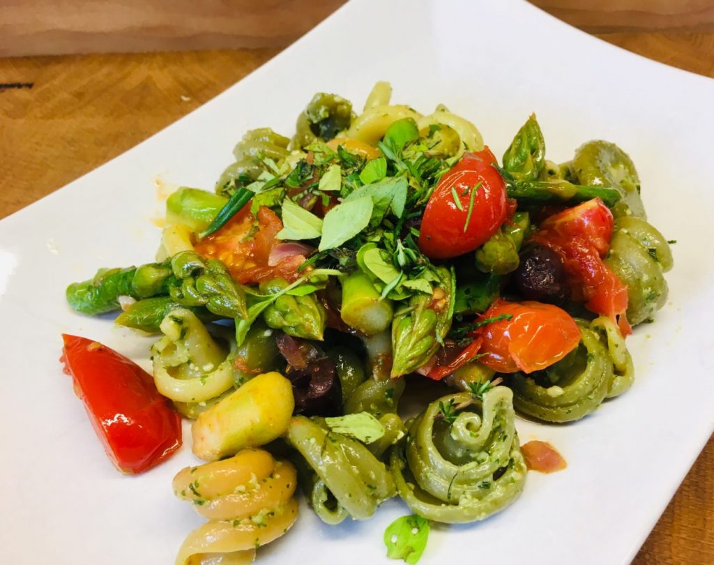 Pasta mit Pesto und Spargel