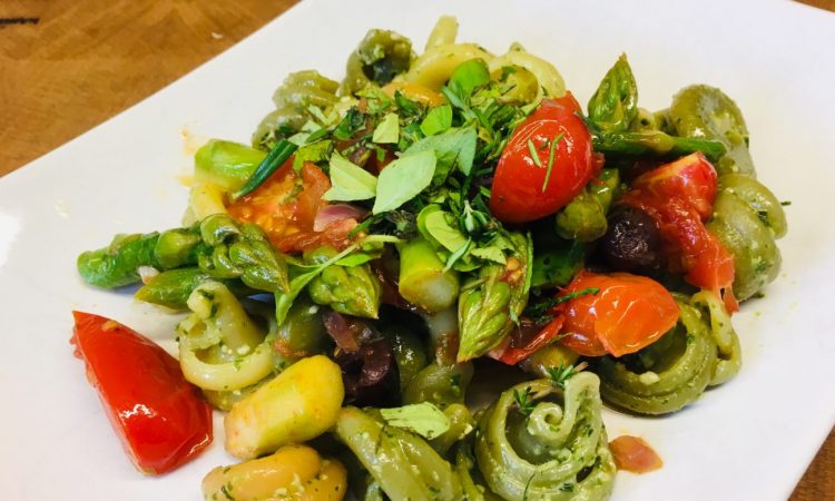 Pasta mit Pesto und Spargel