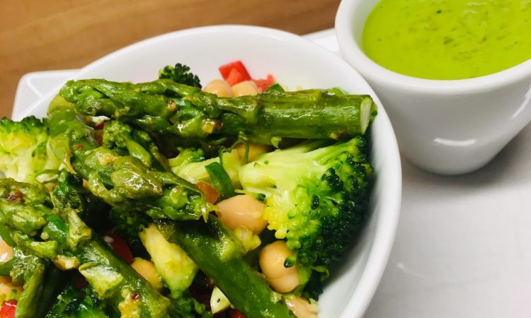 Spargel Salat mit Kichererbsen und Bärlauch Dressing
