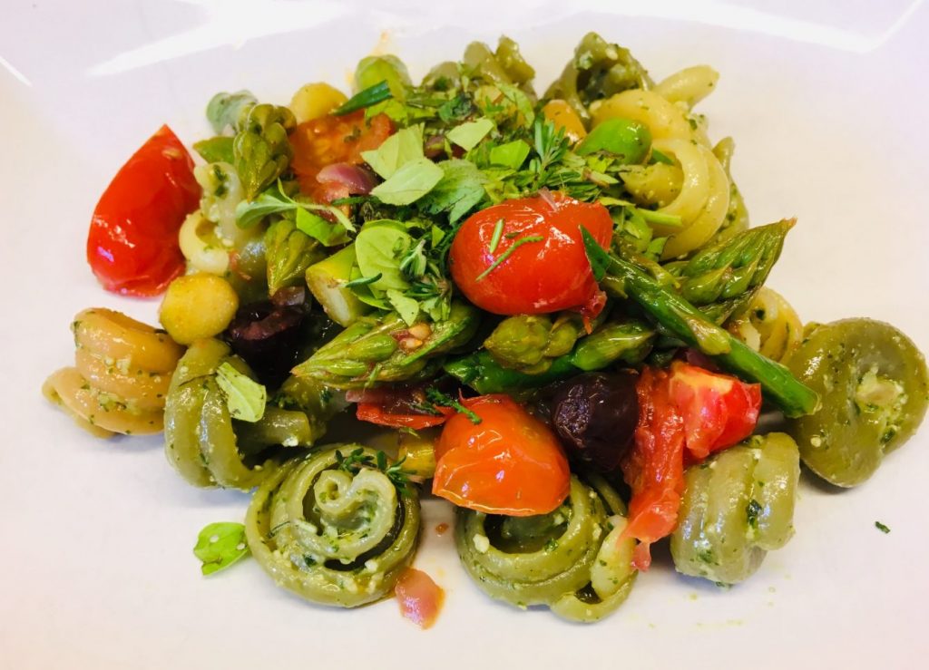 Pasta mit Pesto und Spargel