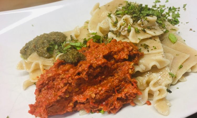 Pasta mit Paprika Pesto Rosso Sauce