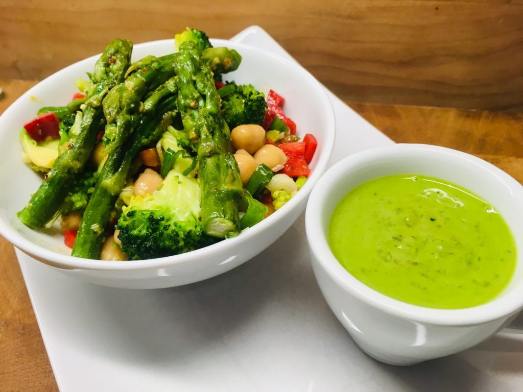 Spargel Salat mit Kichererbsen und Bärlauch Dressing