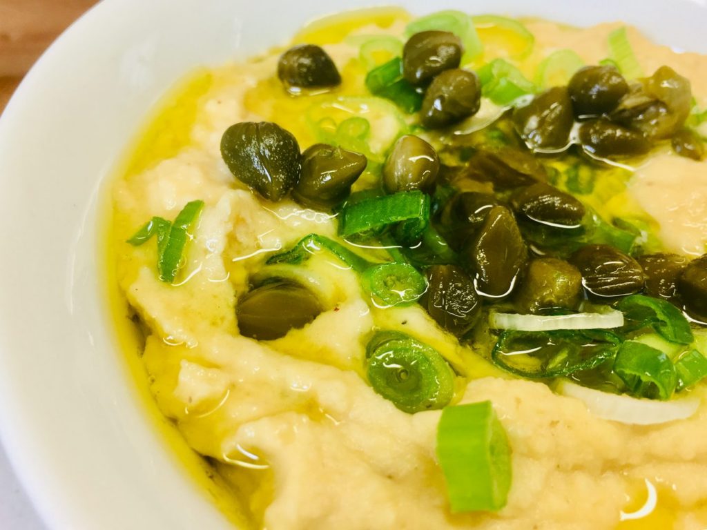 Fava - Griechischer Erbsen Dip mit Zwiebeln und Kapern