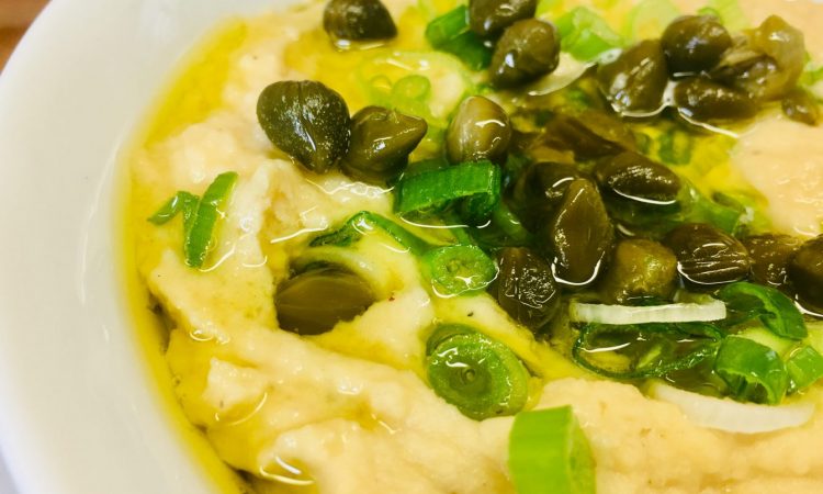 Fava - Griechischer Erbsen Dip mit Zwiebeln und Kapern