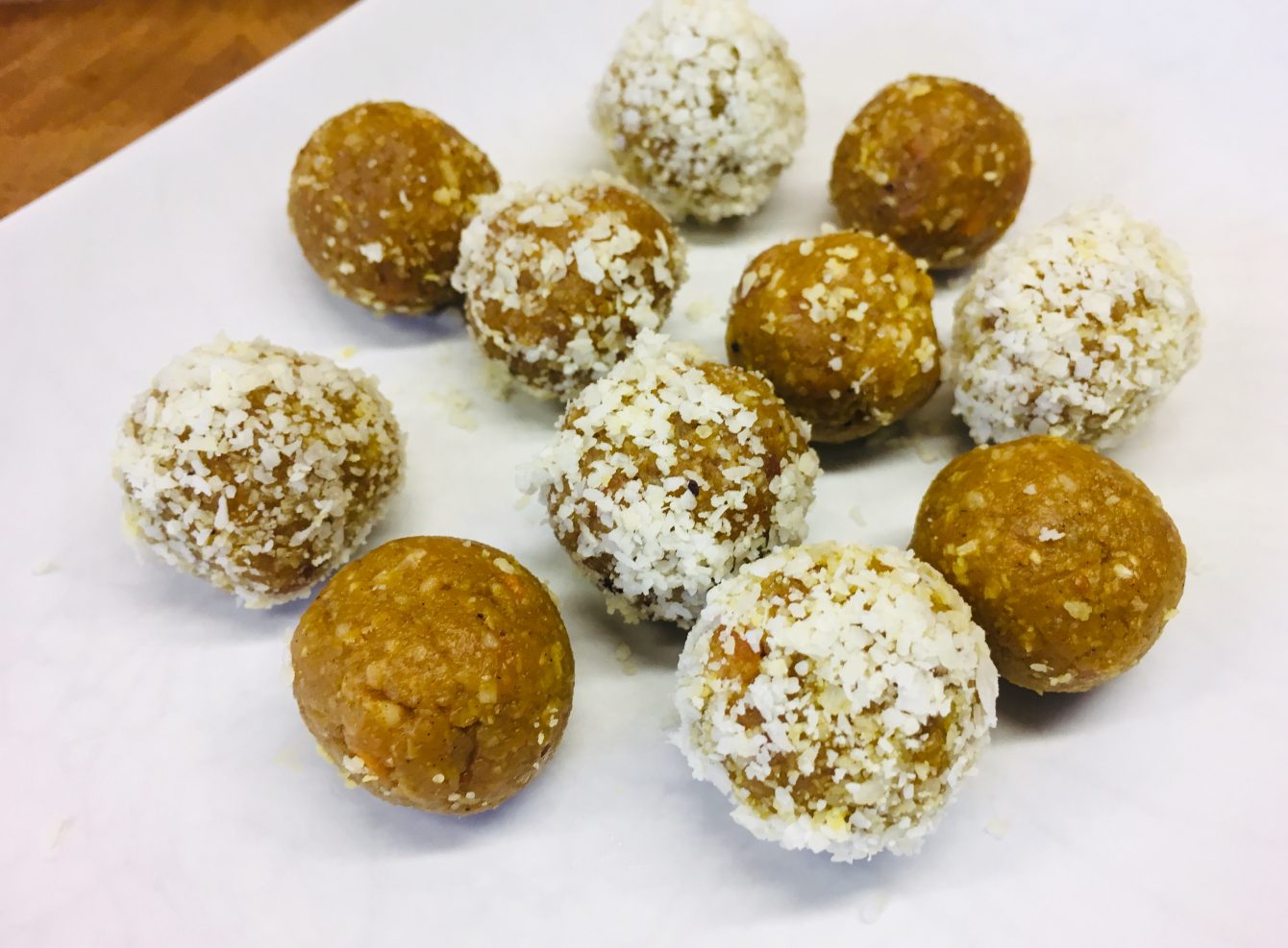 Mango Kokos Orangen Energiebällchen