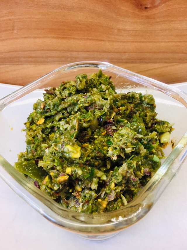 Grüne Bohnen Dip mit Tomaten und Pistazien