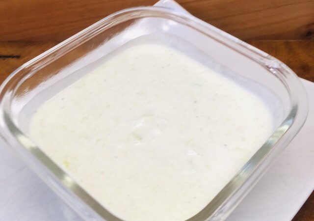 Tzatziki - Griechischer Joghurt Dip mit Gurken und Knoblauch