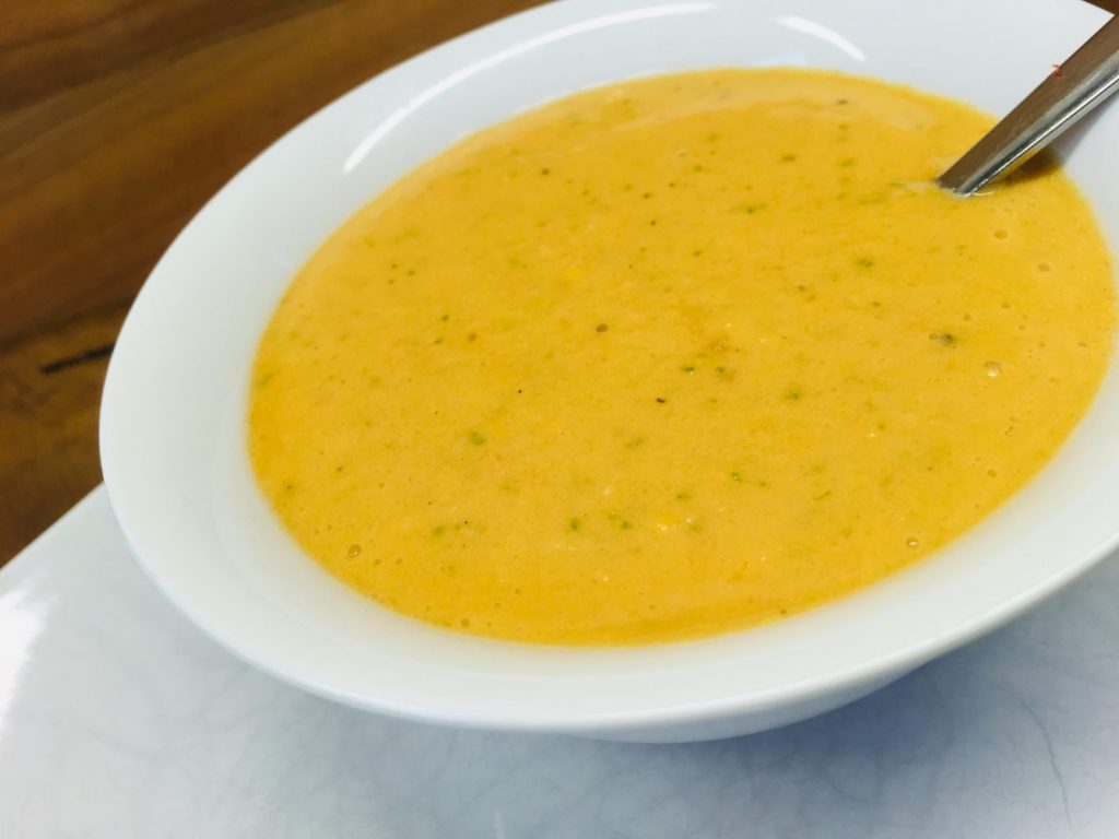 Gazpacho andaluz: Kalte Tomatensuppe mit Knoblauch