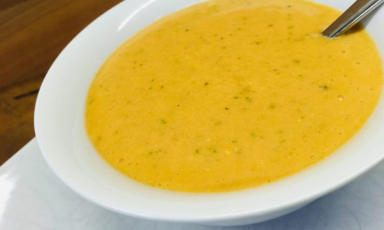 Gazpacho andaluz: Kalte Tomatensuppe mit Knoblauch