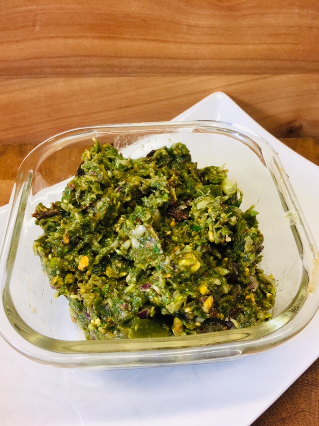 Grüne Bohnen Dip mit Tomaten und Pistazien