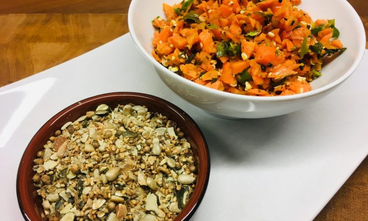 Karotten Salat mit Kapern und gerösteten Kernen