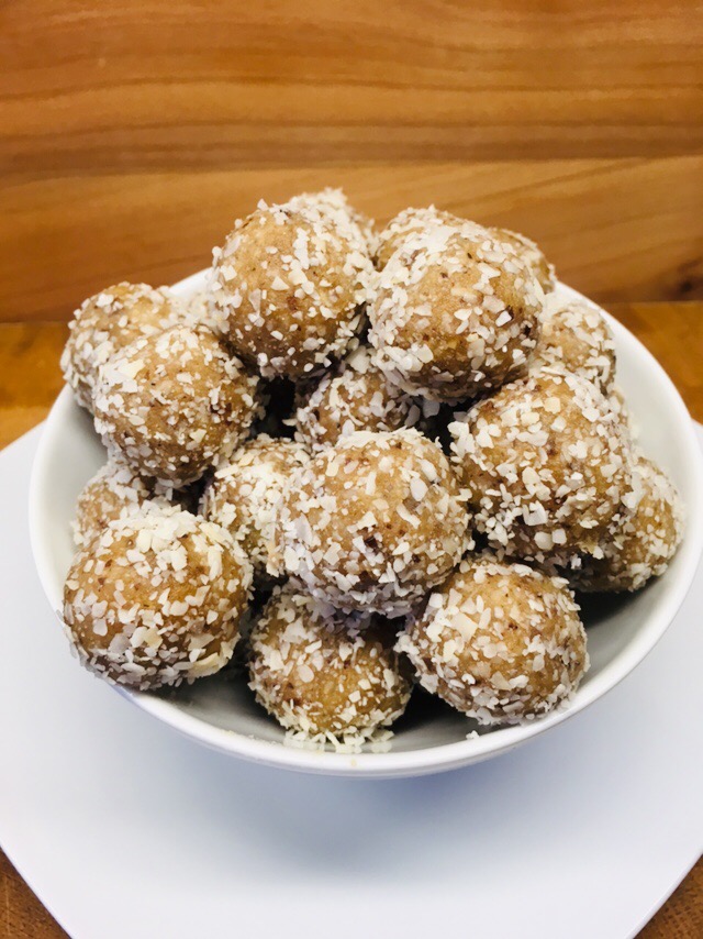 Mandel Kokos Energiebällchen