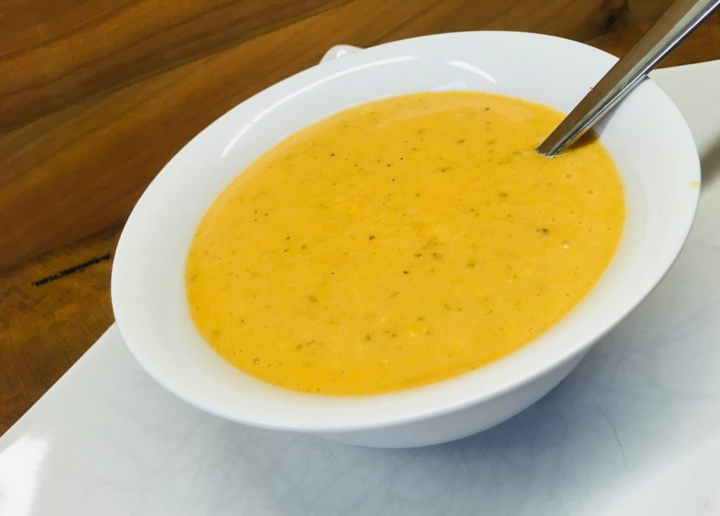 Gazpacho andaluz: Kalte Tomatensuppe mit Knoblauch