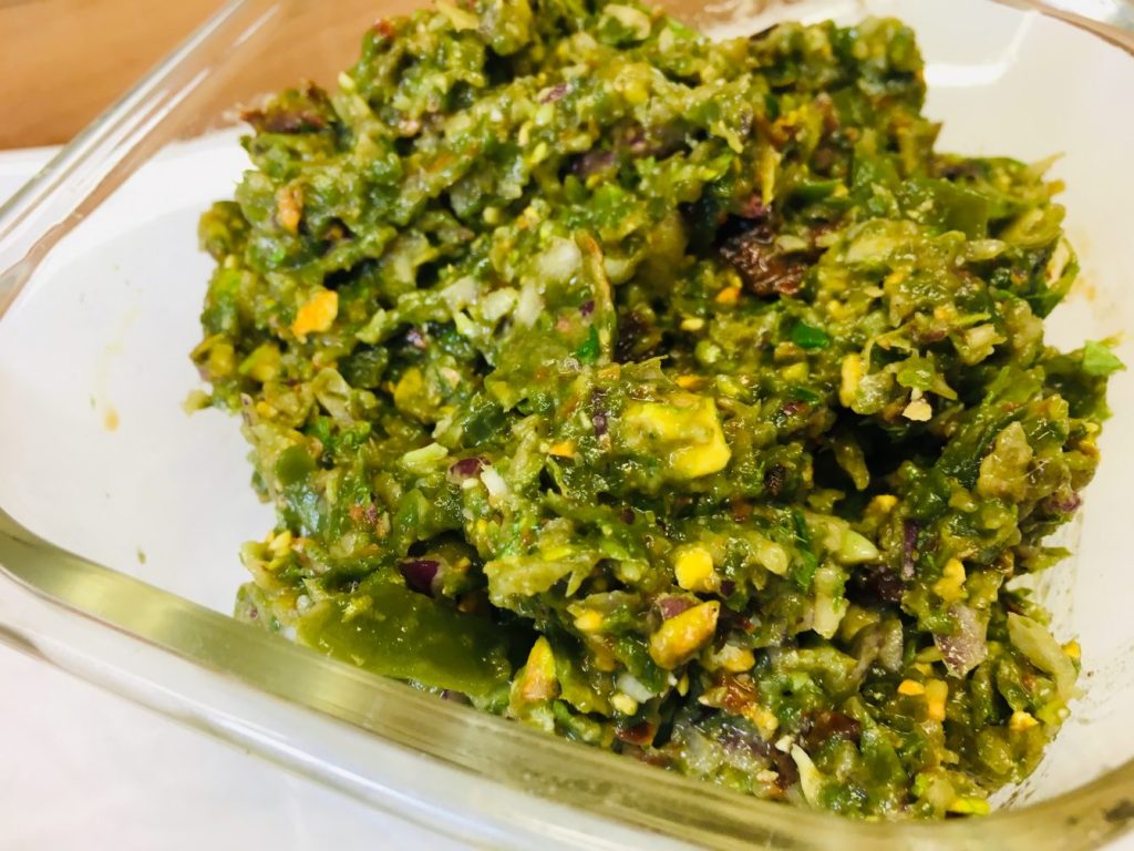 Grüne Bohnen Dip mit Tomaten und Pistazien