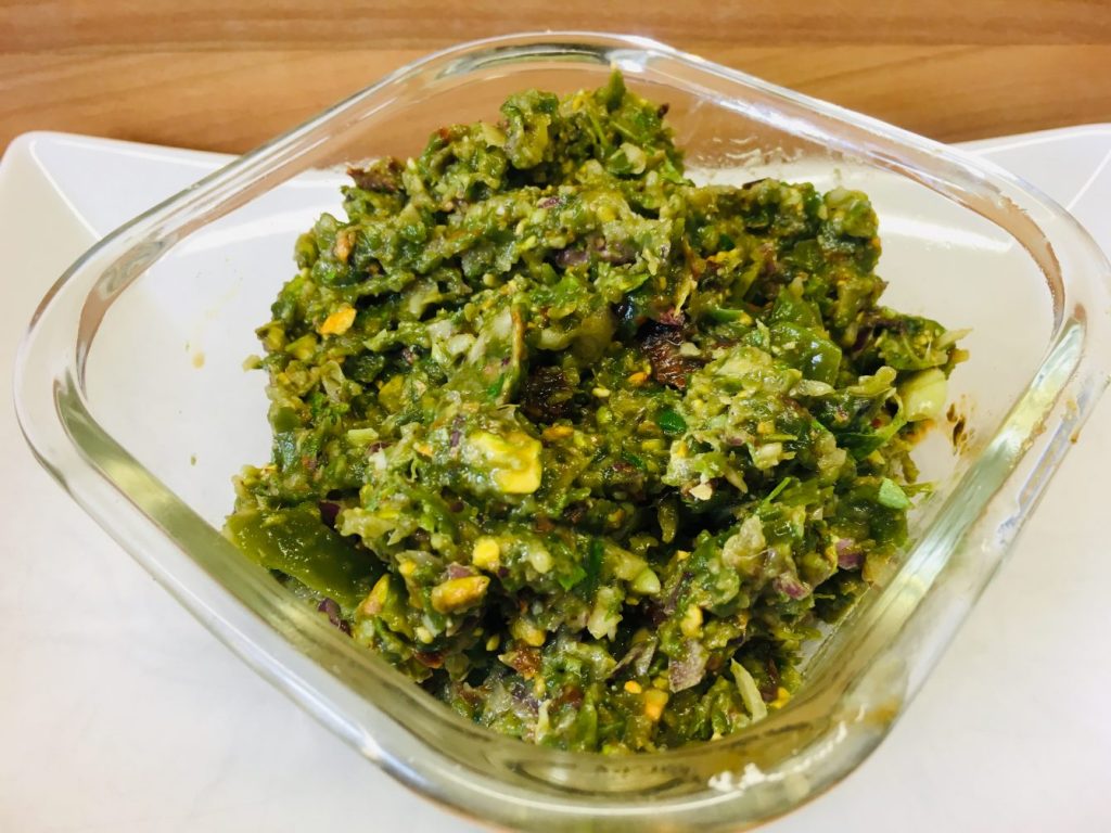 Grüne Bohnen Dip mit Tomaten und Pistazien