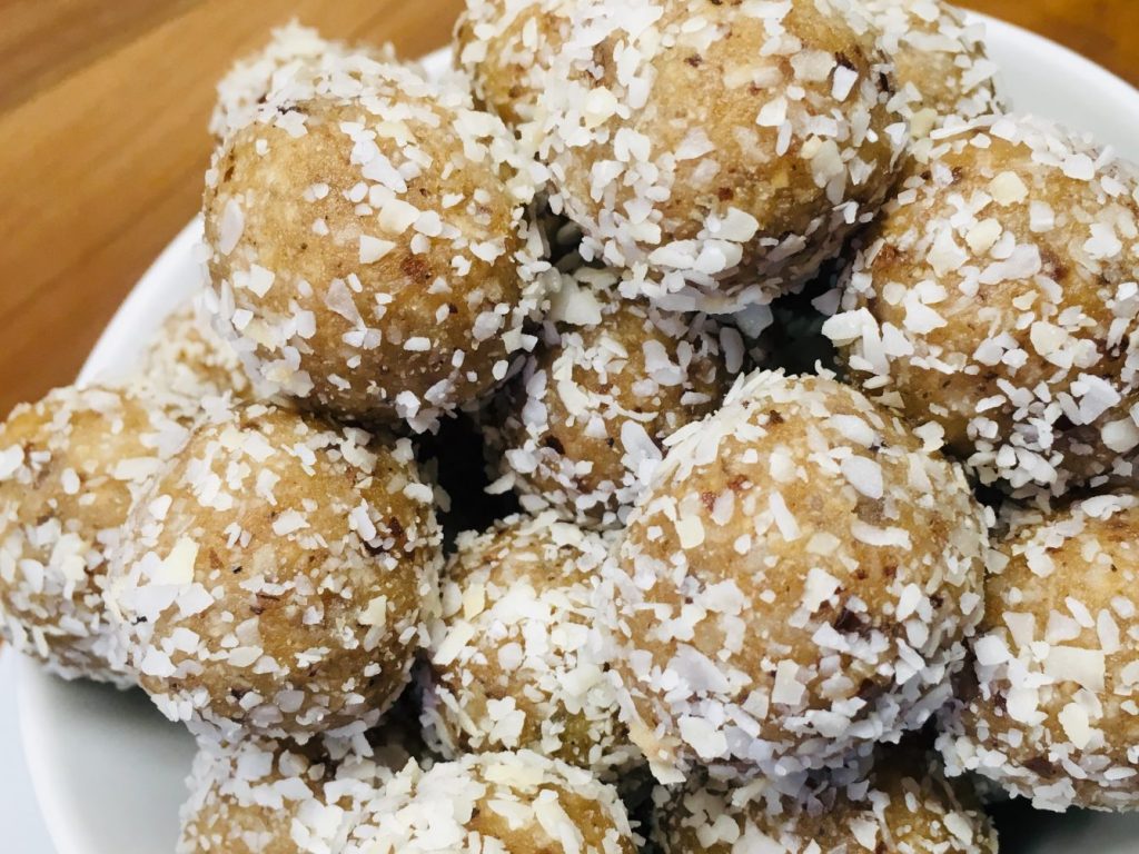 Mandel Kokos Energiebällchen