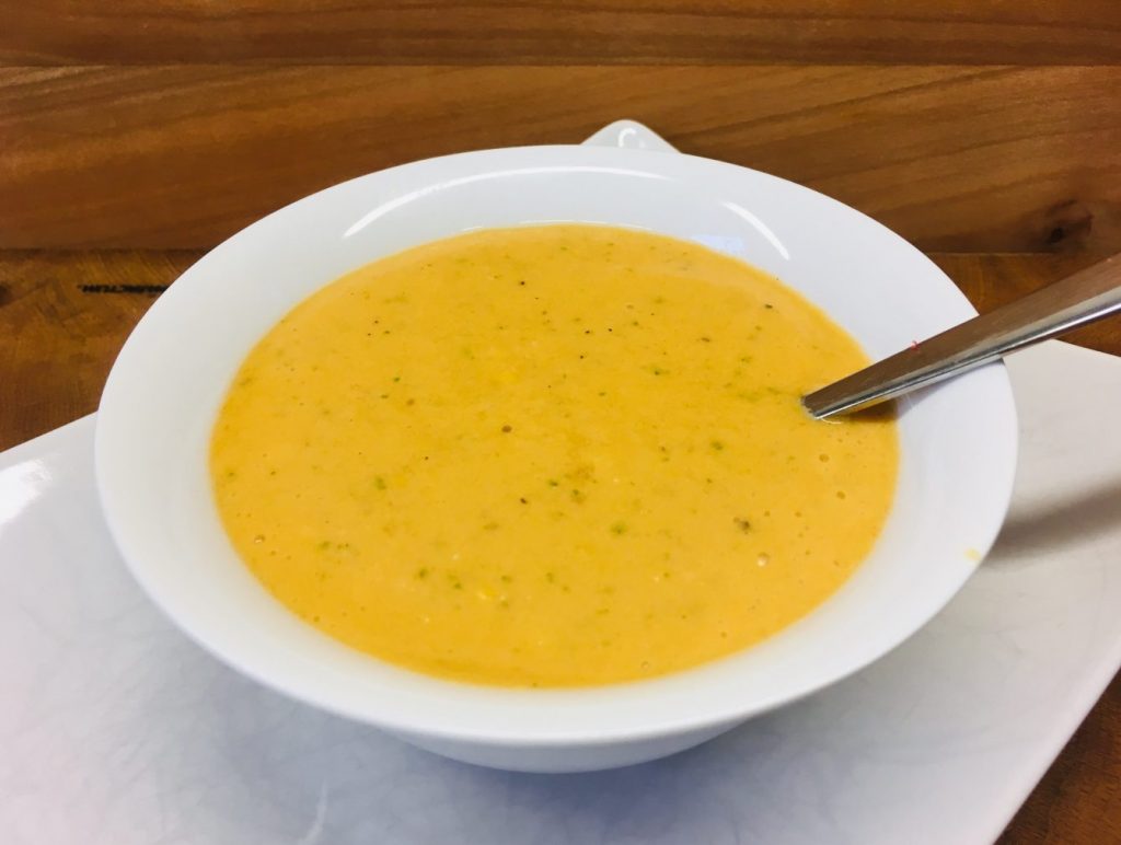 Gazpacho andaluz: Kalte Tomatensuppe mit Knoblauch