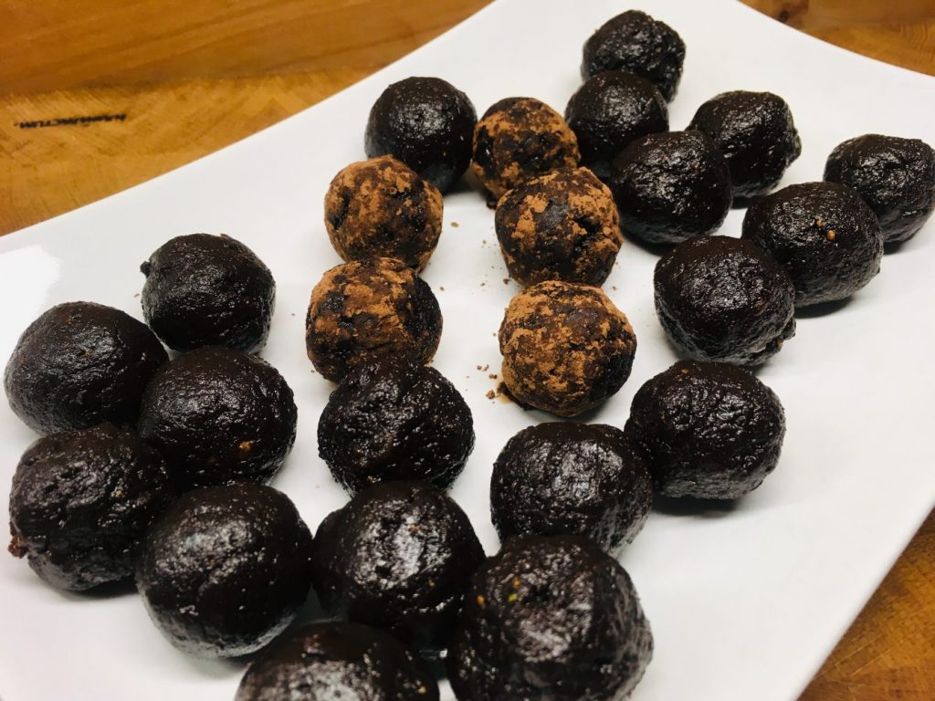 Tahini Schoko Trüffel mit Meersalz