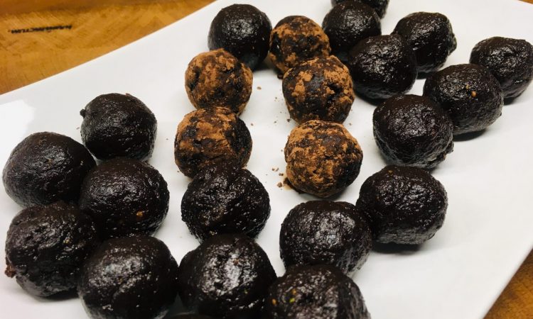 Tahini Schoko Trüffel mit Meersalz
